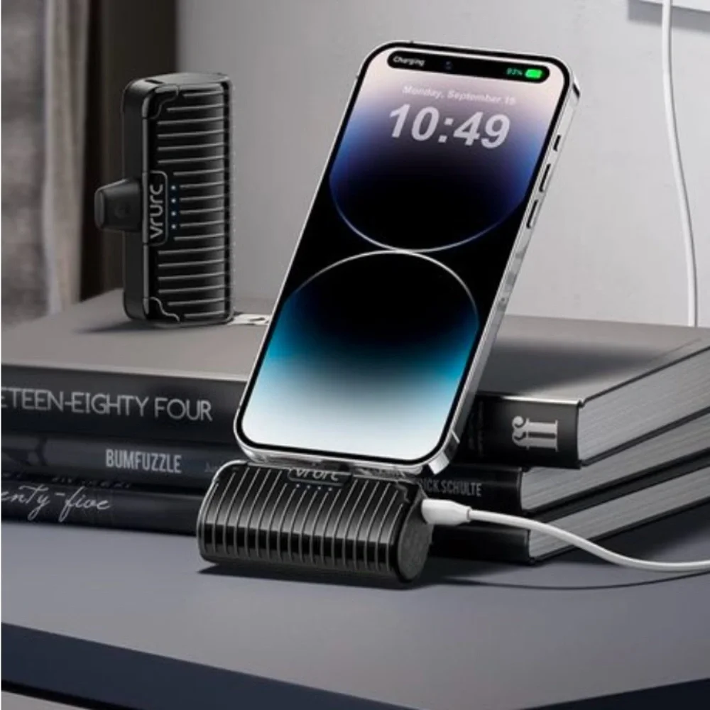 Vrurc 5000mAh Portable phone charger NWT USB C port lightning black